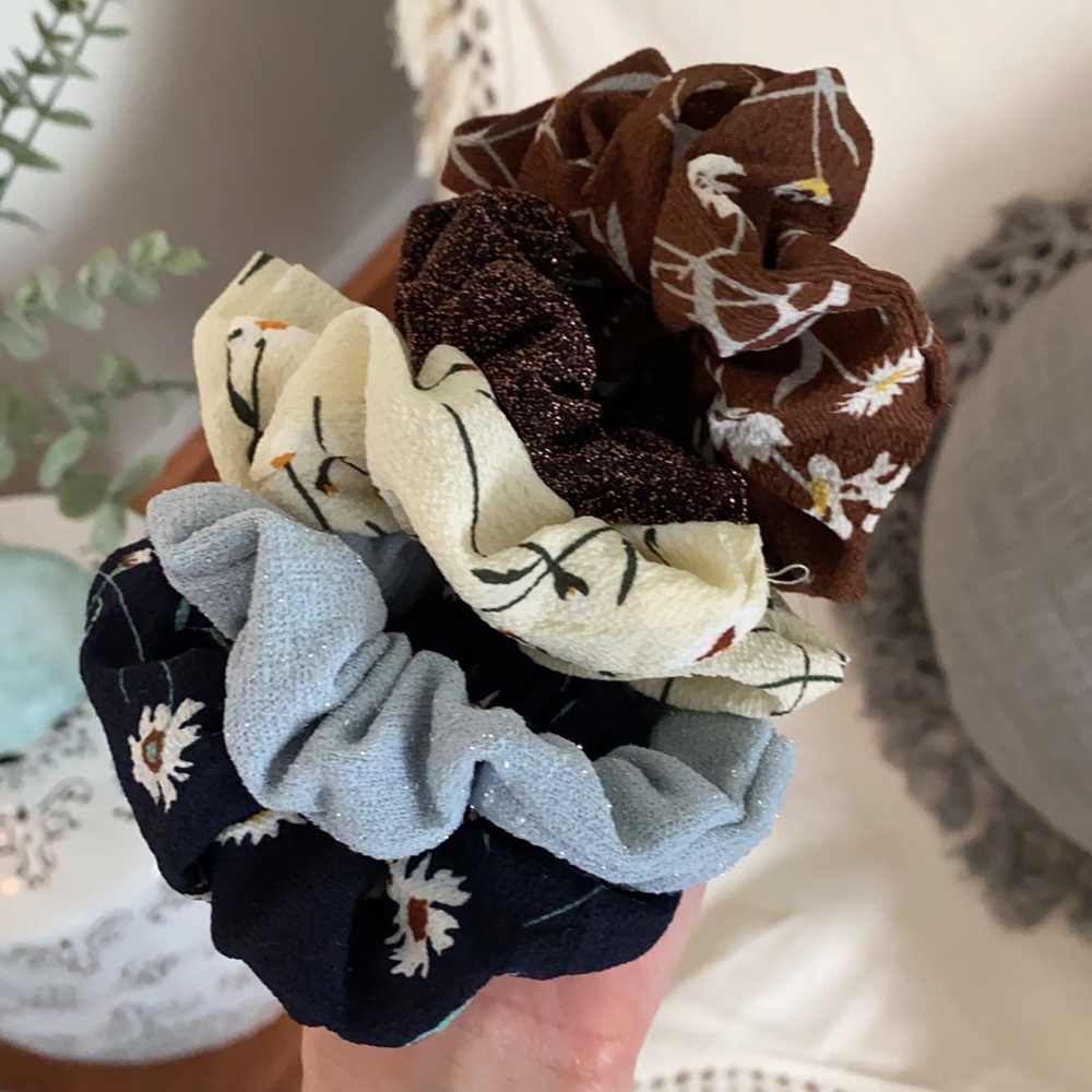 NWOT 5 Scrunchies